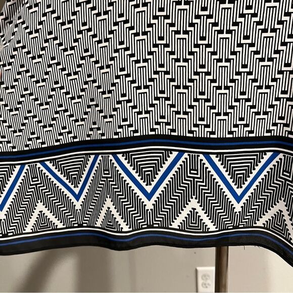 A-line loose fit zig zag print sleeveless blouse - Picture 5 of 13